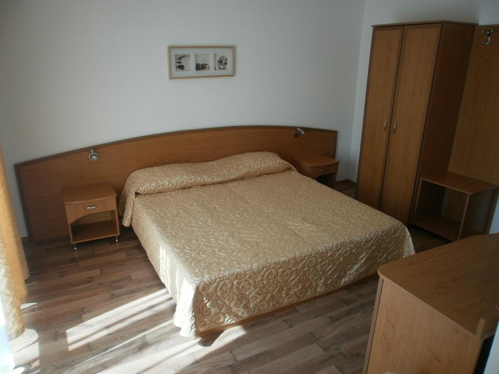 Europa Guest House Kiten  Δωμάτιο φωτογραφία